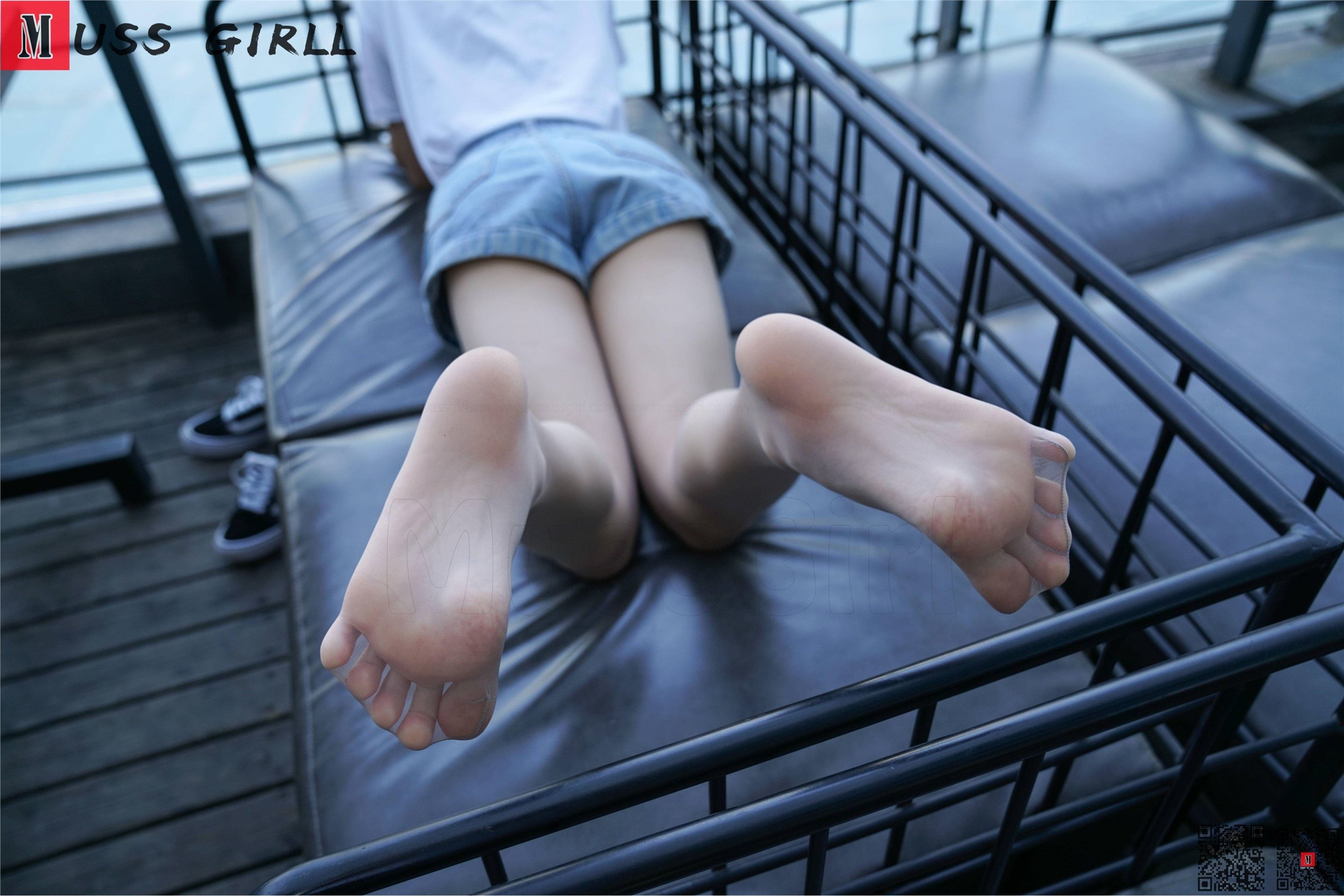 MussGirl慕丝女郎  NO.245-户外沙发牛仔热裤肉丝